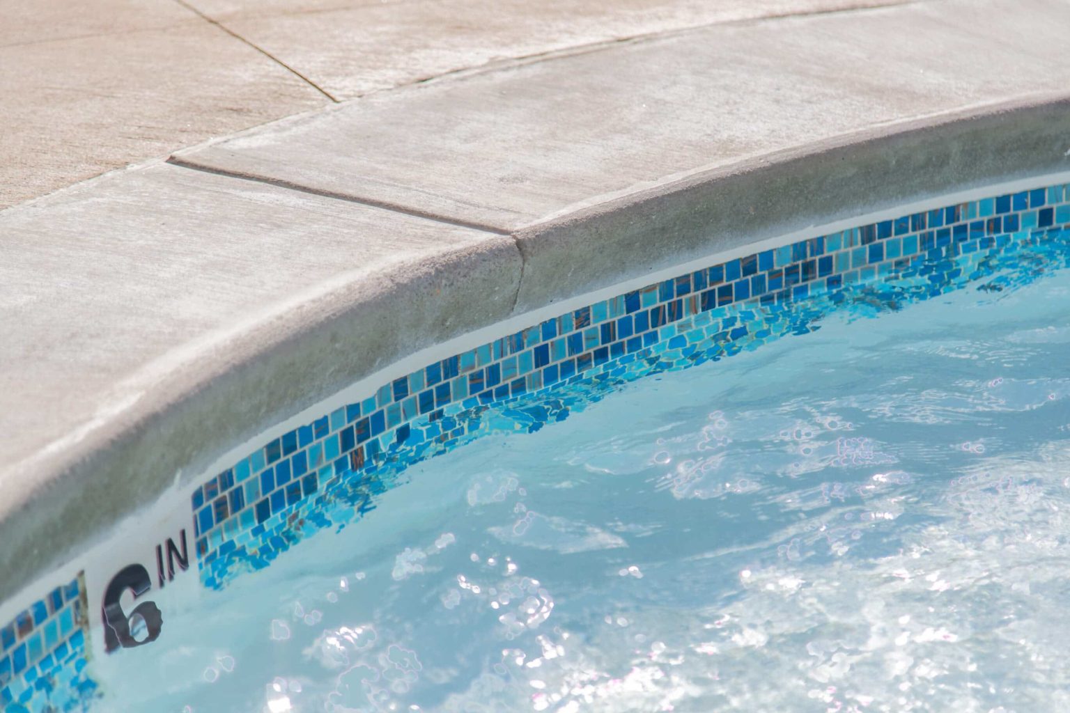 cantilever-concrete-coping-blue-hawaiian-pools-of-michigan